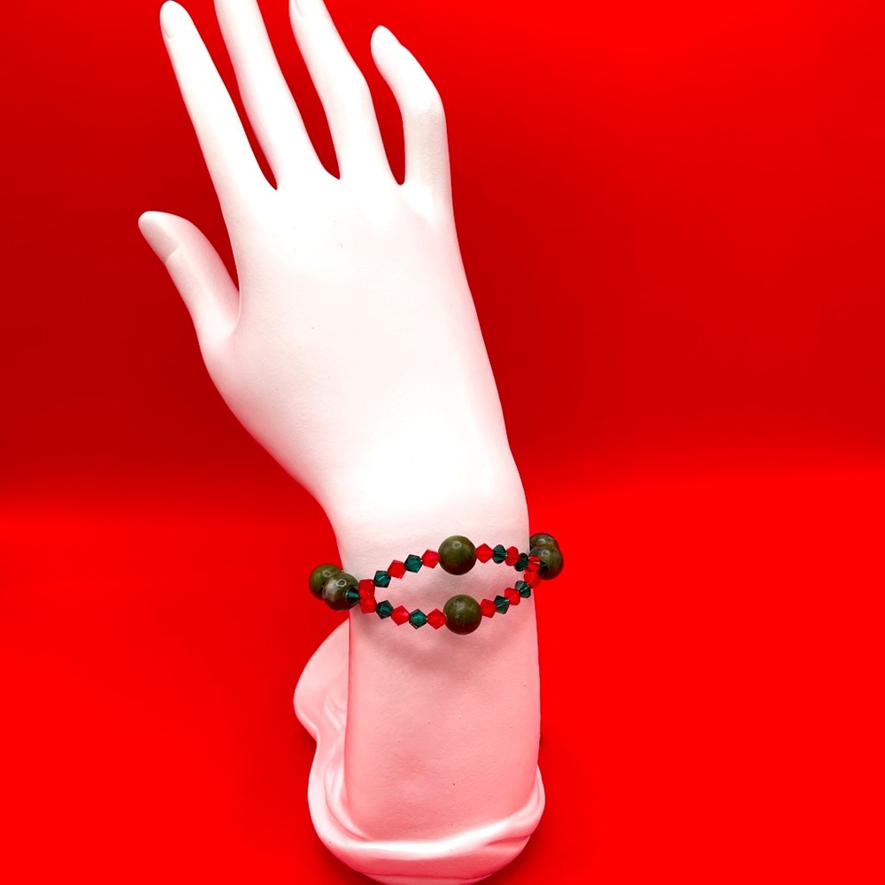 Handmade Holliday Collection Jade and Crystal Bracelet